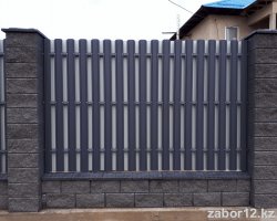Забор из металлического штакетника и профлиста
