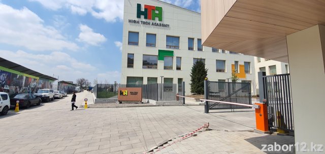 Забор из металлических уголков и 3д сетки для школы HTA в г. Алматы